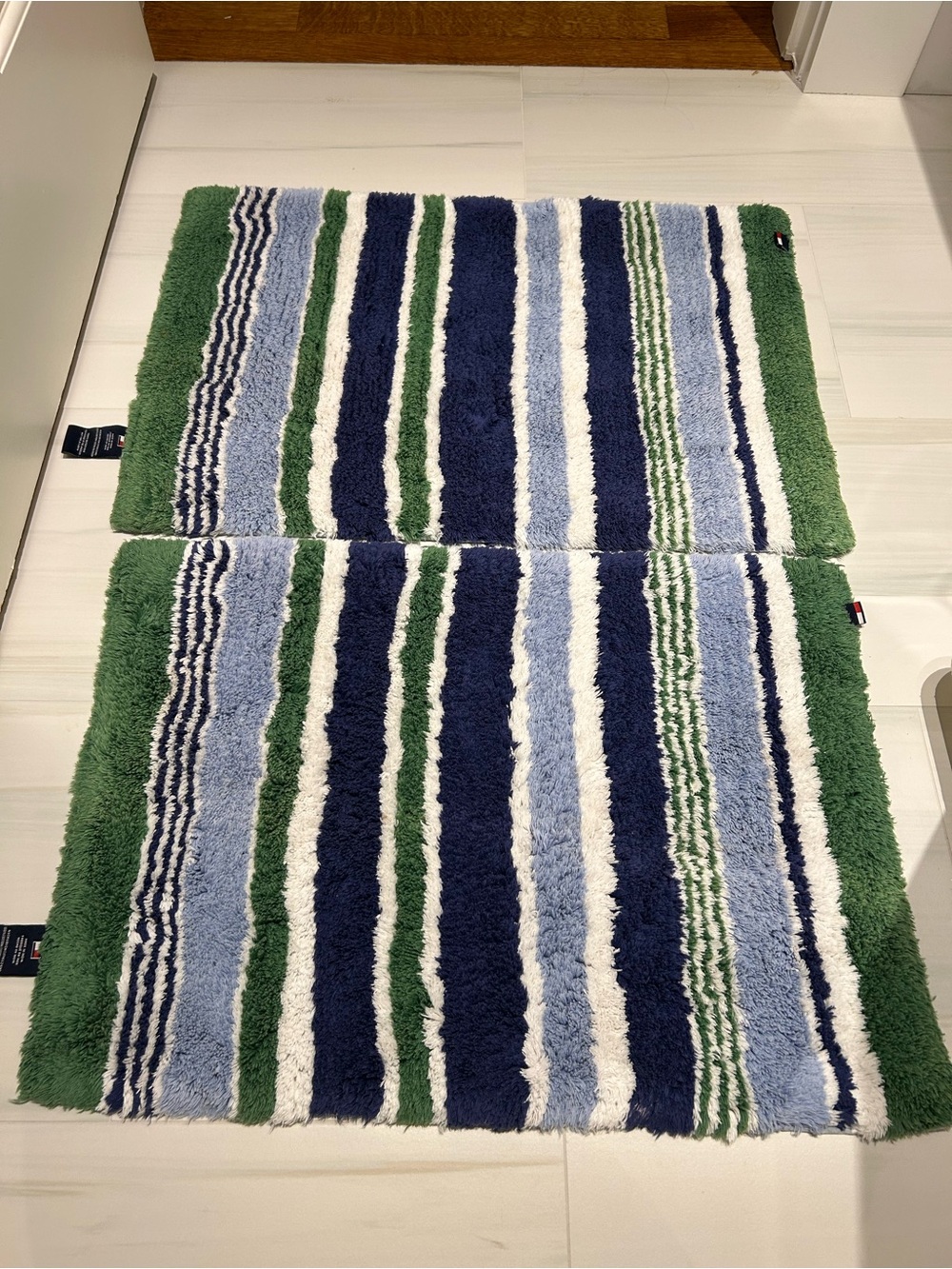Tommy Hilfiger striped bath mats set